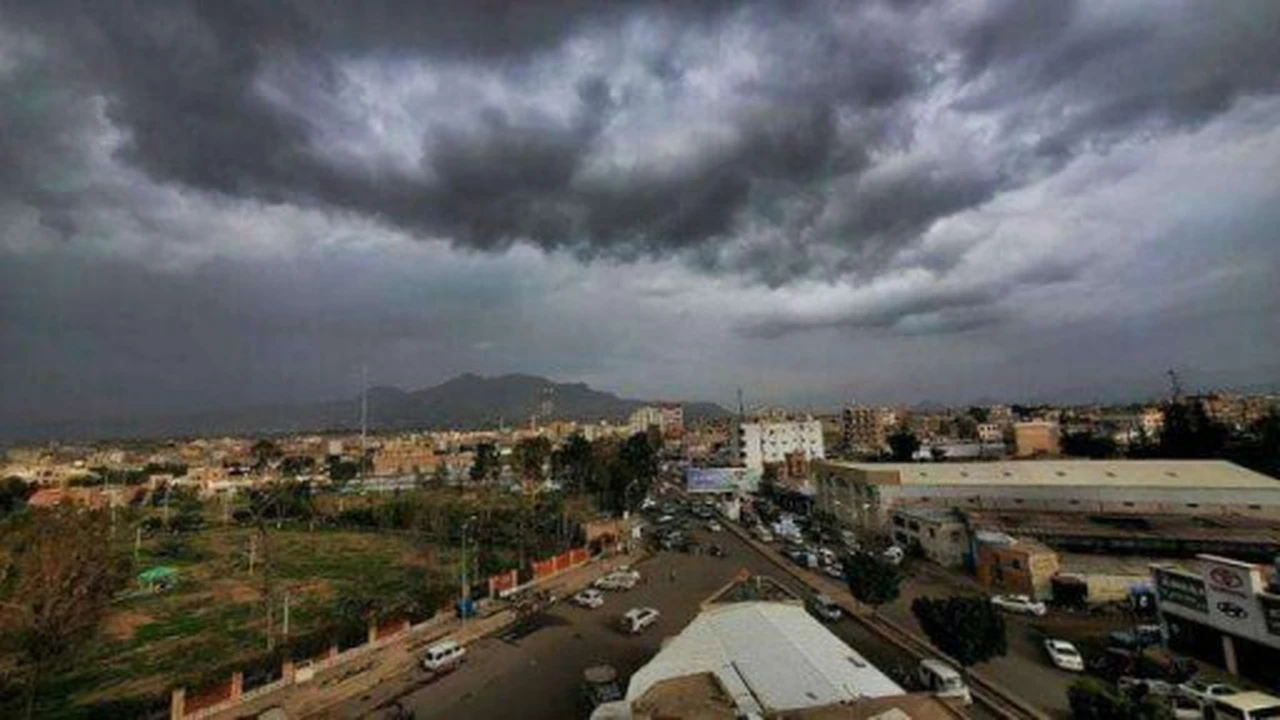 الأرصاد تتوقع استمرار حالة الطقس الغائم جزئياً وهطول أمطار رعدية في عدن